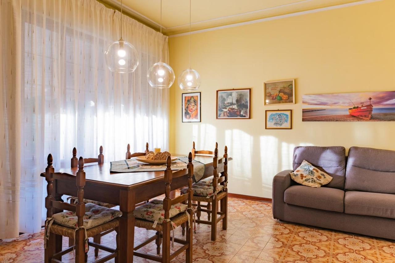 Apartment Holiday Versilia กาไมโยเร ภายนอก รูปภาพ