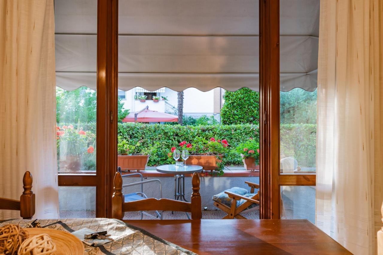Apartment Holiday Versilia กาไมโยเร ภายนอก รูปภาพ
